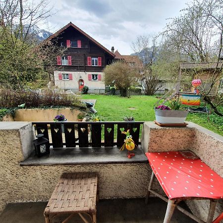 Zentral Gelegene Wohnung Mit Grossem Garten インターラーケン エクステリア 写真